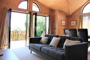 Timber lodge to let with hot tub in Cornwall